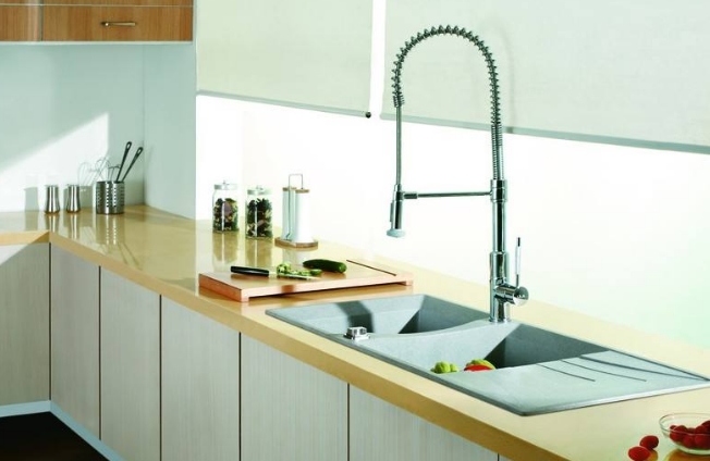 如何清洗廚房吊頂和廚具縫隙的油漬(圖1) 如何清洗廚房吊頂和廚具縫隙的油漬(圖1)